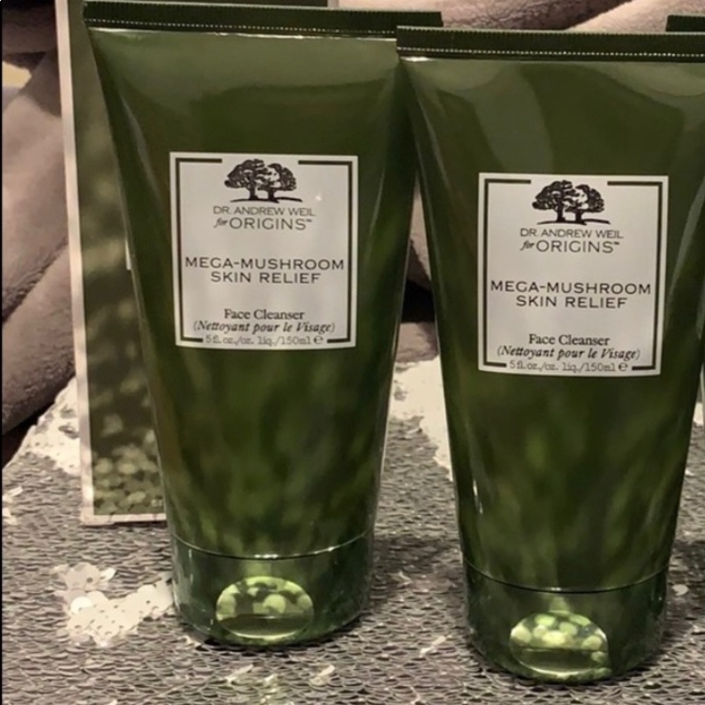 Lot 2 New Mega Mushroom Skin Relief Face Cleanser